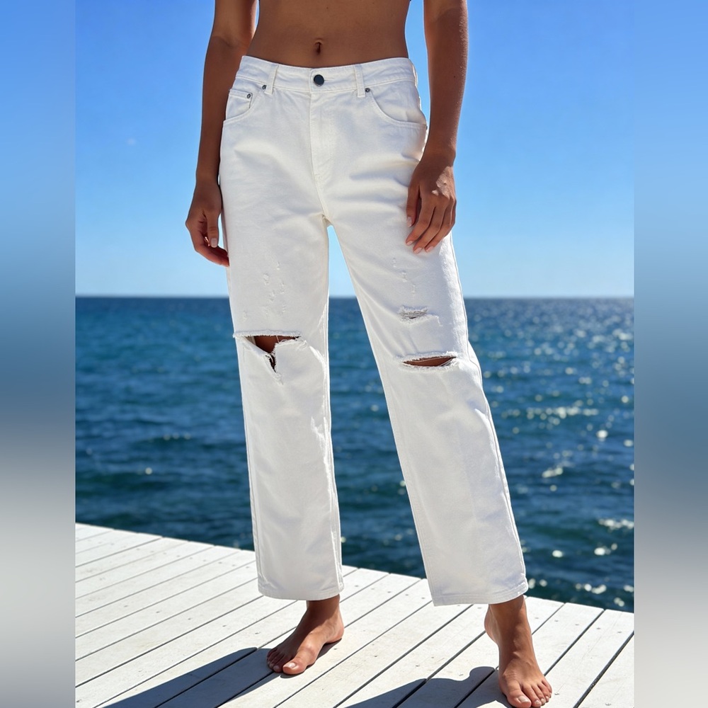 Manière De Voir Distressed White High Rise
Relaxed Fit Jeans EUC